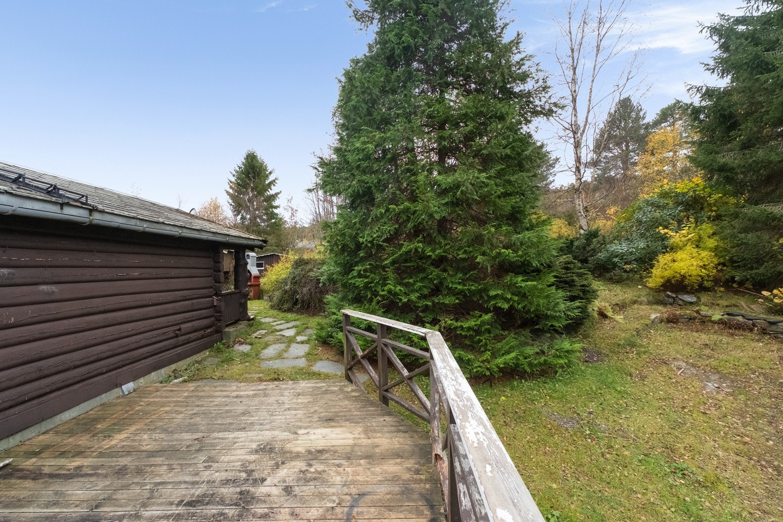 Fra terrassen har man direkte tilgang til hage. Galleribilde