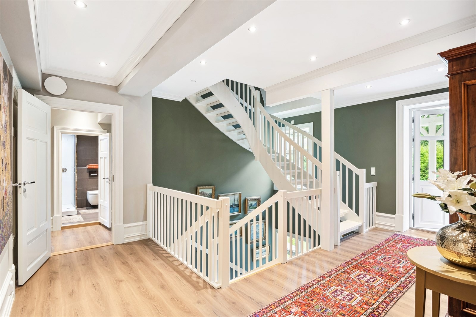 Hall/Gang i 2 etasje har utgang til balkong Galleribilde