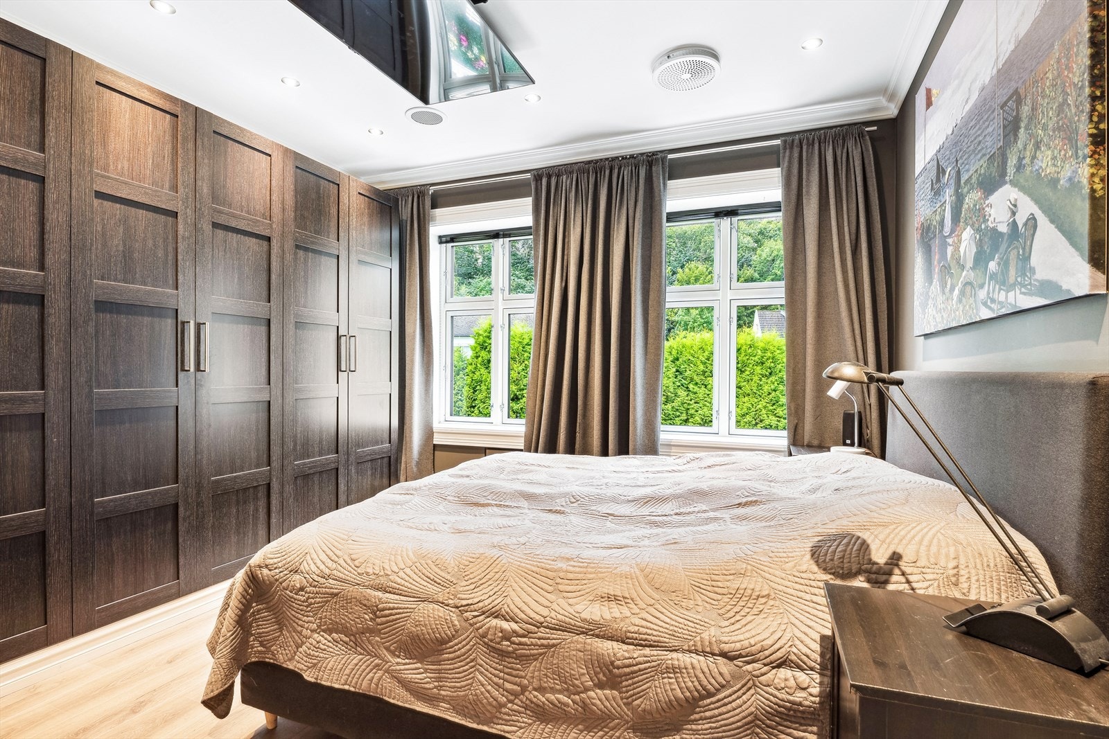 Soverom syd 2 etasje, godt med garderobeskap Galleribilde