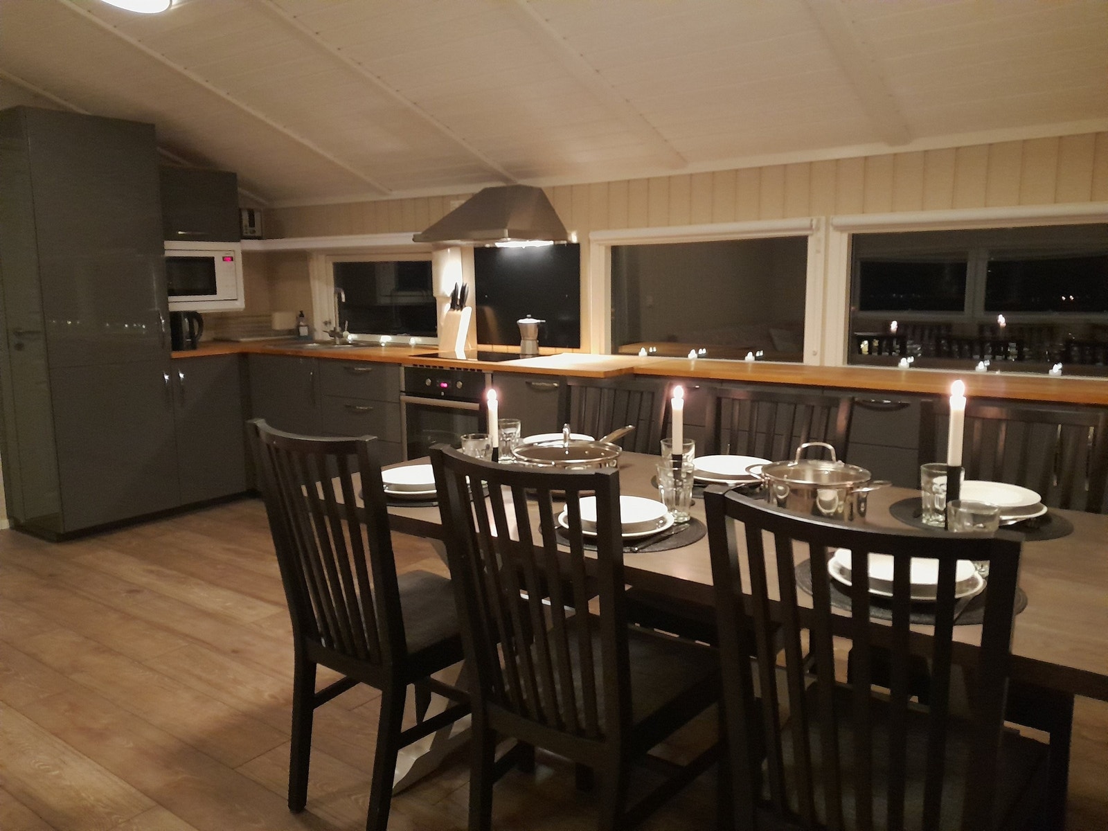 Kjøkken / spisestue. Normal lyssetting Galleribilde