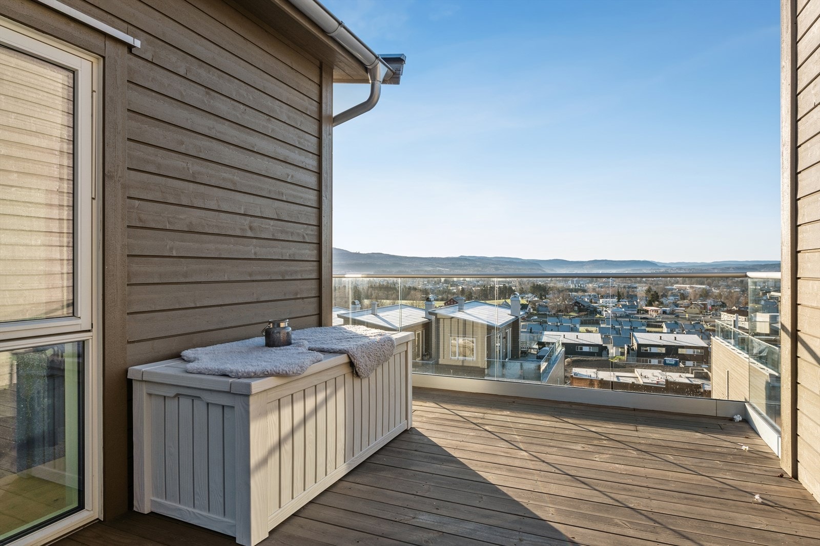 Her kan man nyte sola og flott utsikt. Galleribilde