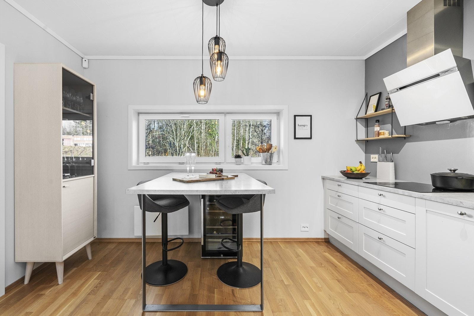 Hyggelig sitteplass ved vinduet Galleribilde