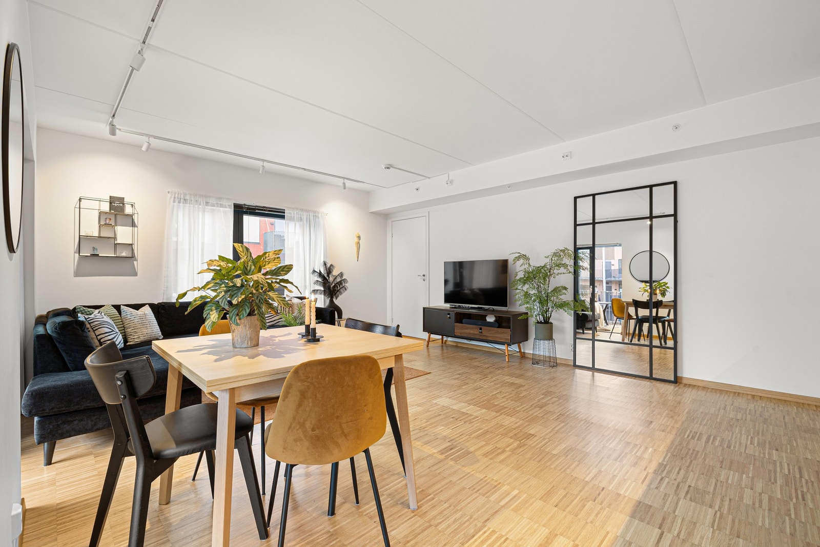 Det medfølger også en ekstern bod i byggets felles kjeller, som gir hele 5 kvm ekstra lagringsplass. Galleribilde