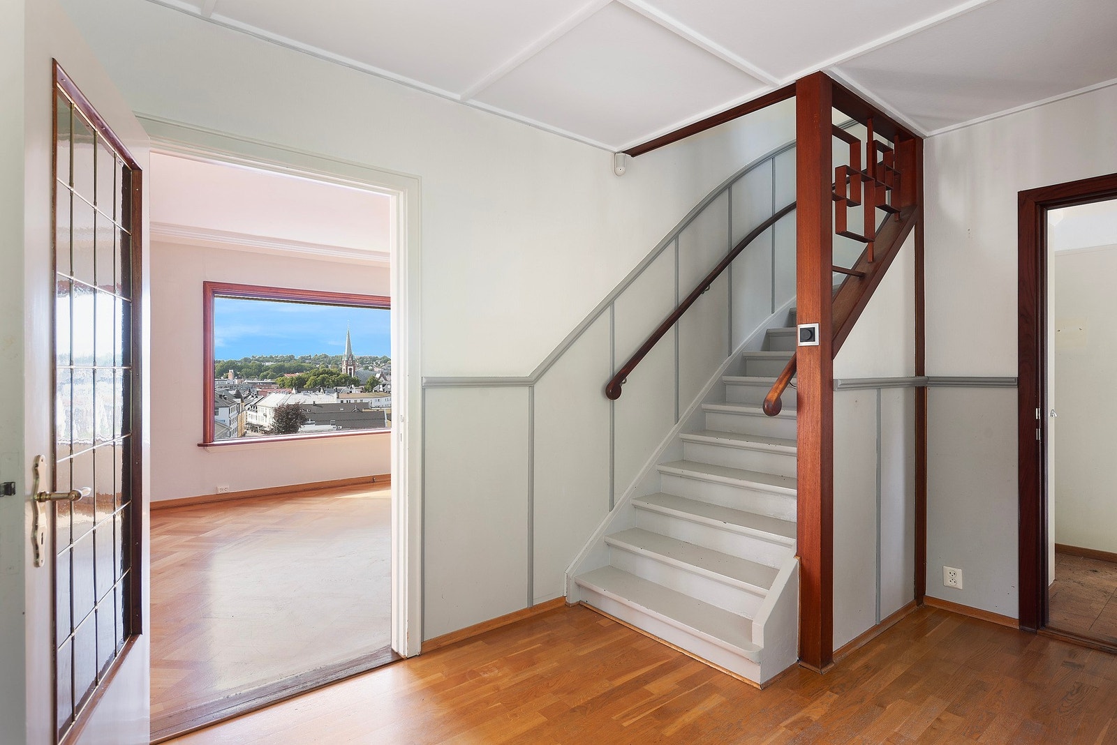 Gang i 1.etg. med trapp til 2.etg. Galleribilde