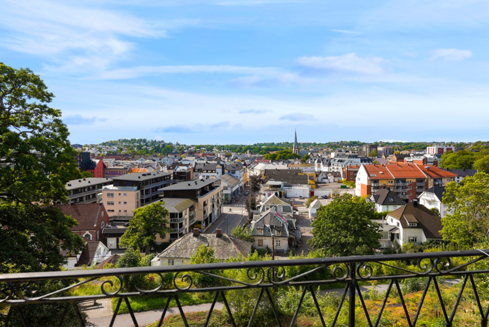 Flott panorama over byen og vest Galleribilde