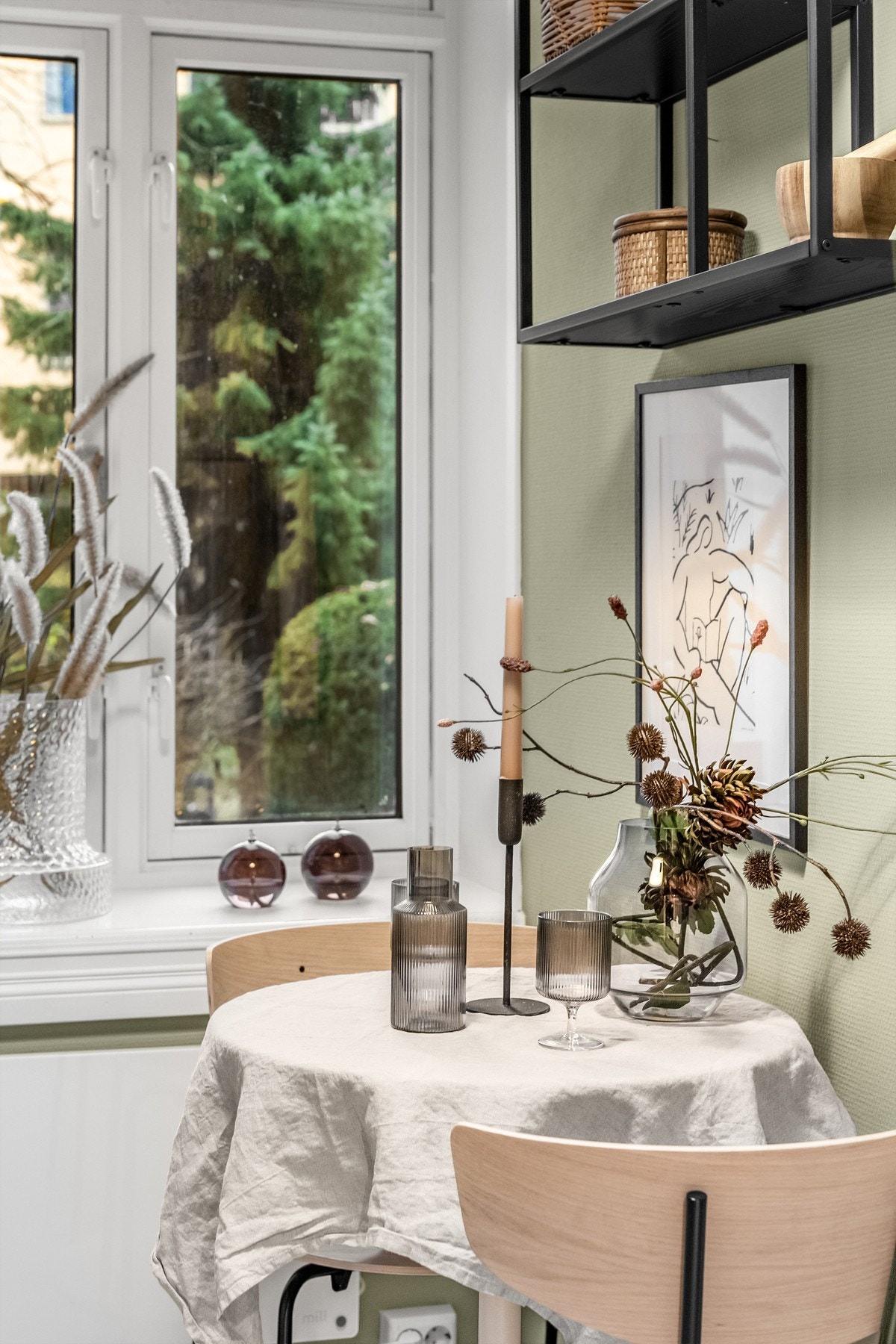 Det er plass til spisegruppe på kjøkkenet Galleribilde