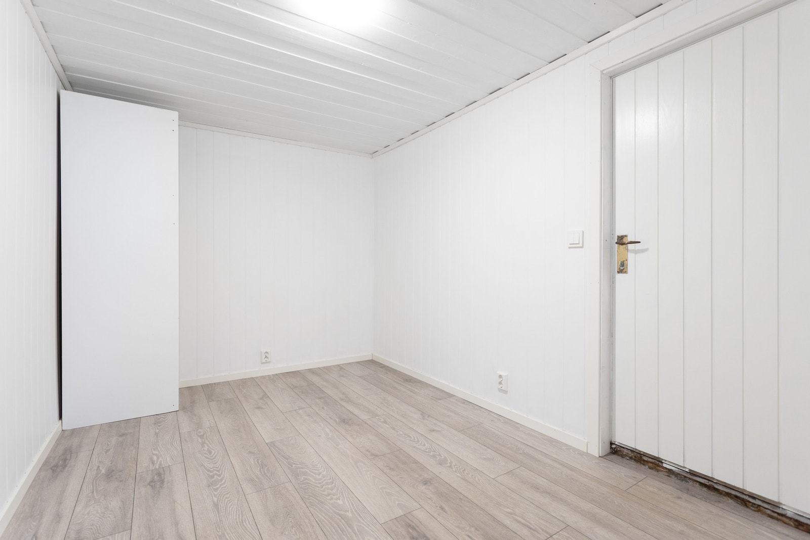 Underetasjen har egen utvendig inngang og tilgang innvend til hoveddel. Galleribilde