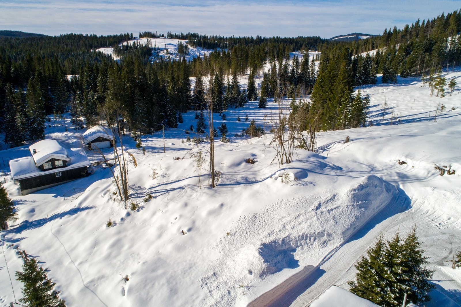 Man kan også følge merkede løyper fra blant annet Sognsvann helt til hytta til fots eller på sykkel. Galleribilde