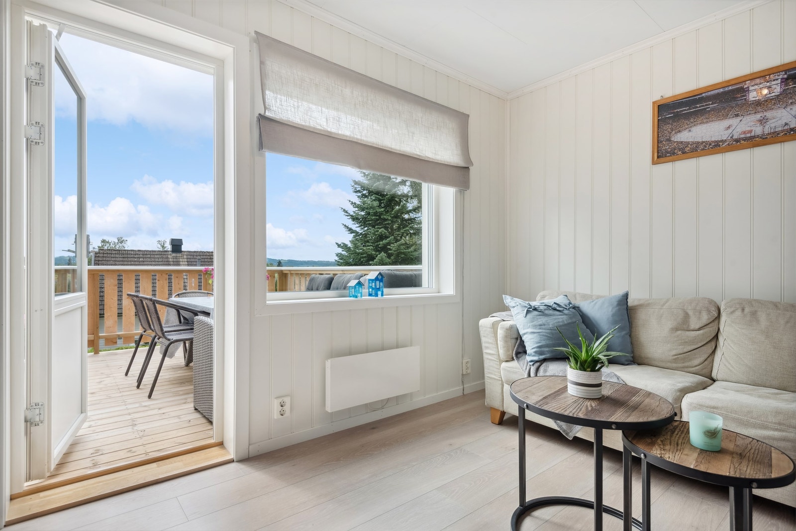 Leiligheten har nylig blitt etterisolert, det er lagt ny utvendig panel, nye vinduer samt ny terrassedør Galleribilde