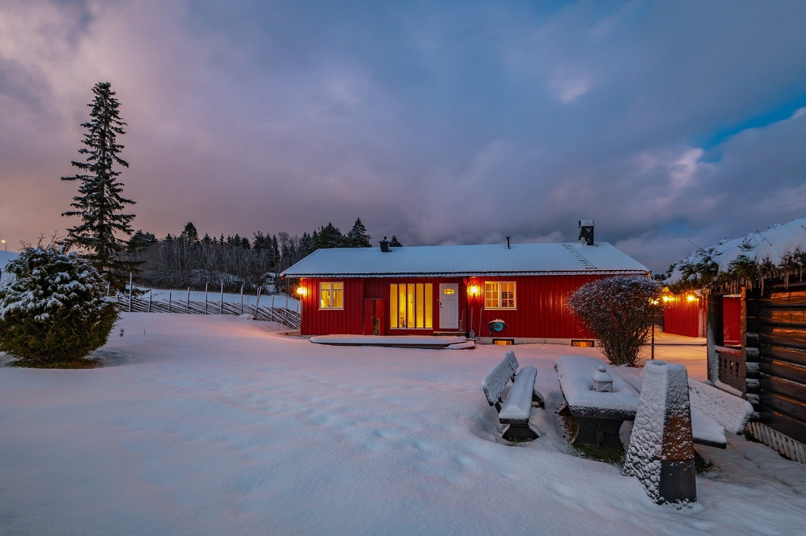 Taktekkingen er ny fra 2012 og vurdert til TG1 av takstmann. Galleribilde