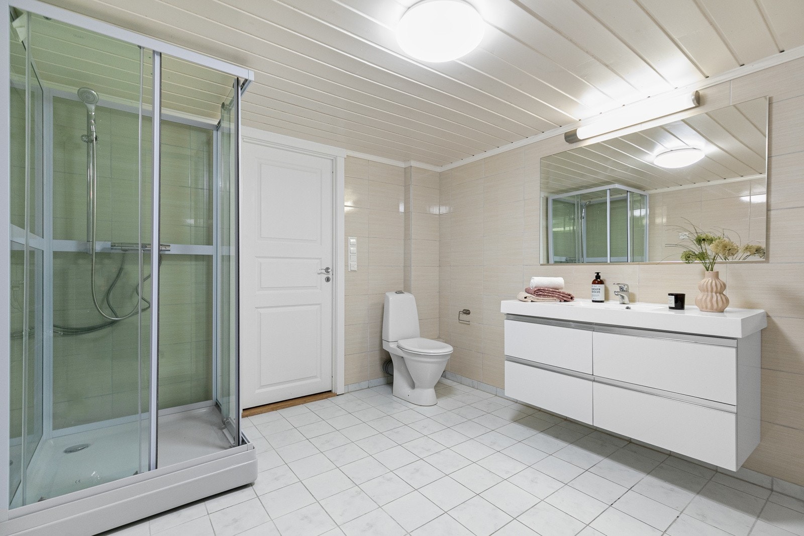 Badet har ikke sluk, og fallforhold har fått TG 3 i tilstandsrapporten. Galleribilde