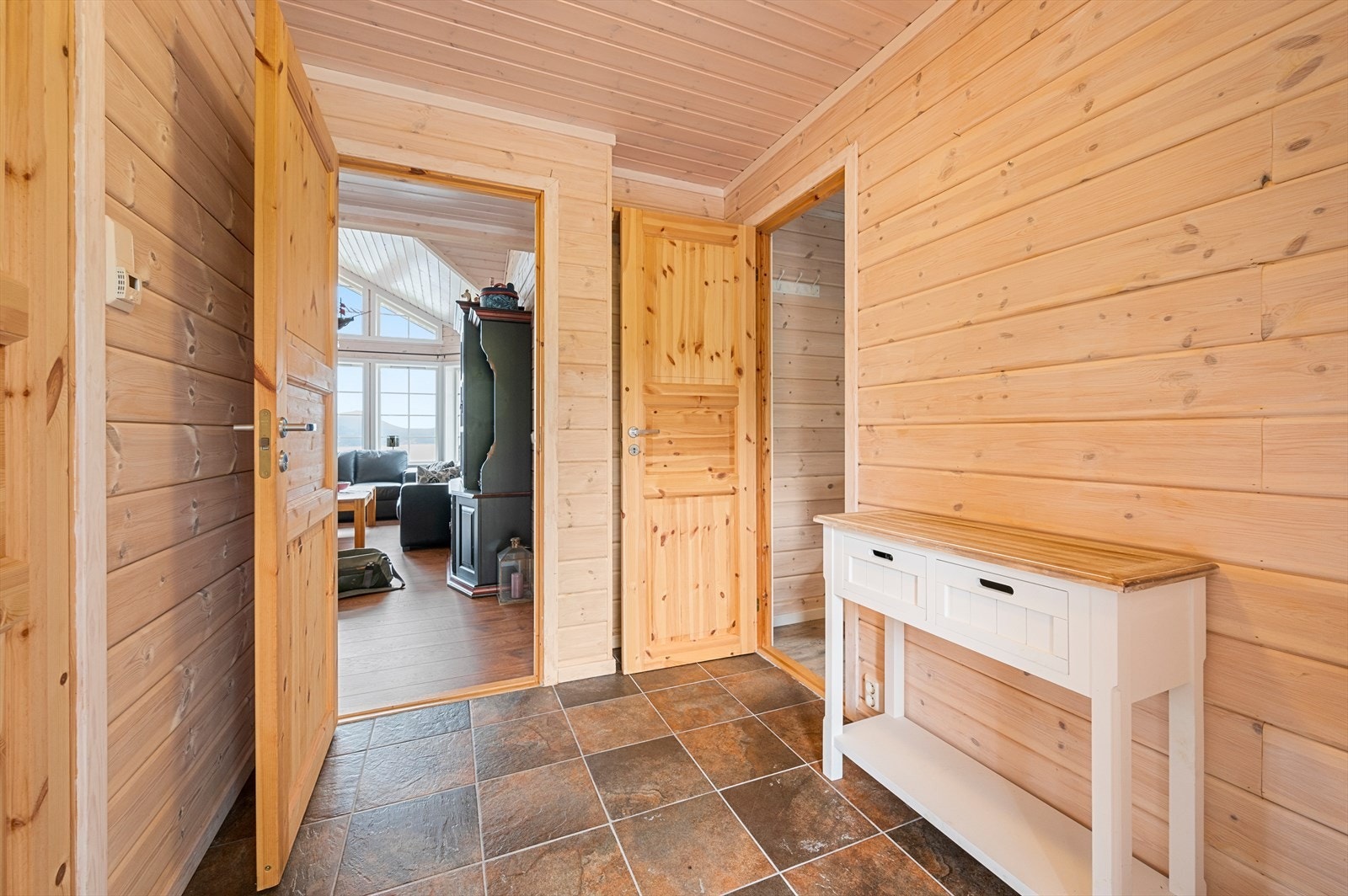 Flislagt entré med varmekabler i gulv. Galleribilde