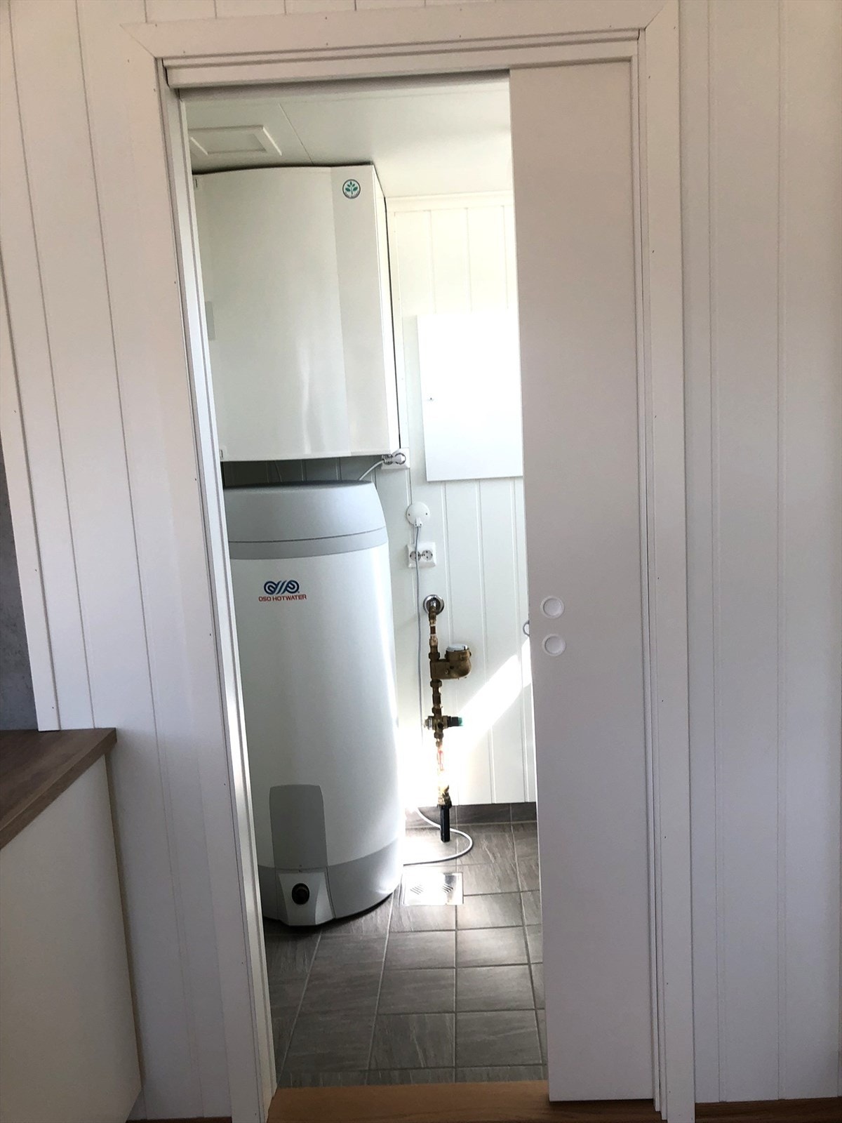 Praktisk bod/teknisk rom innenfor kjøkkenet. Galleribilde