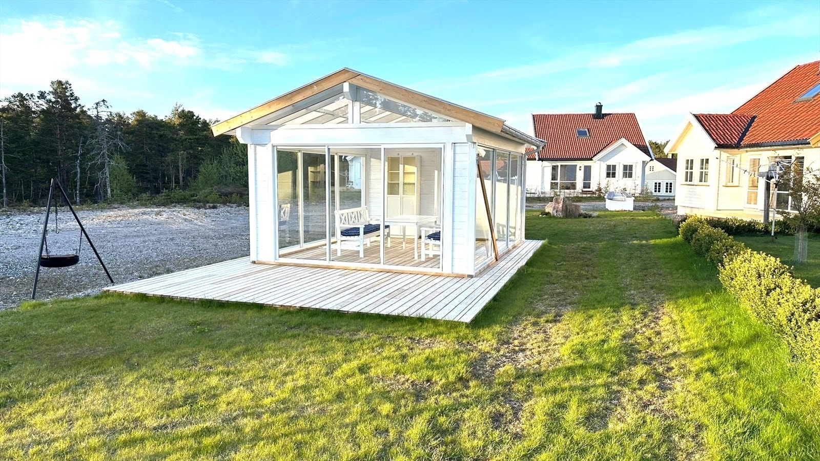 Felles lysthus mellom boligene i tunet Galleribilde