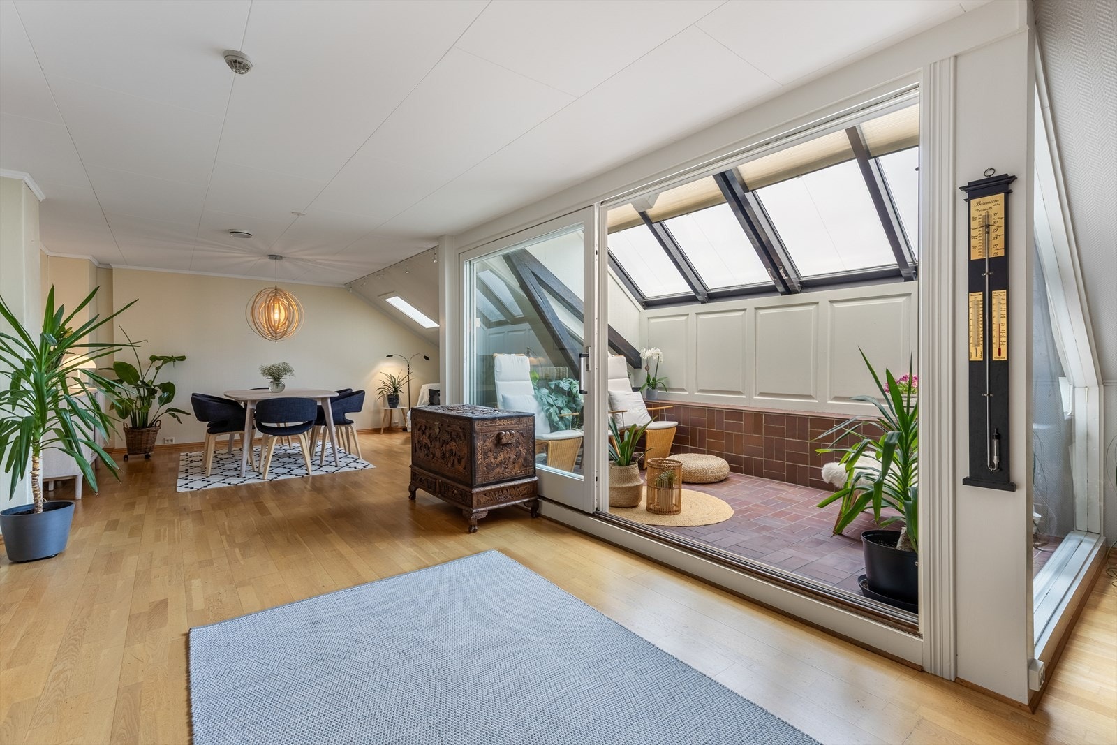 Stue med vinterhage/innglasset balkong Galleribilde