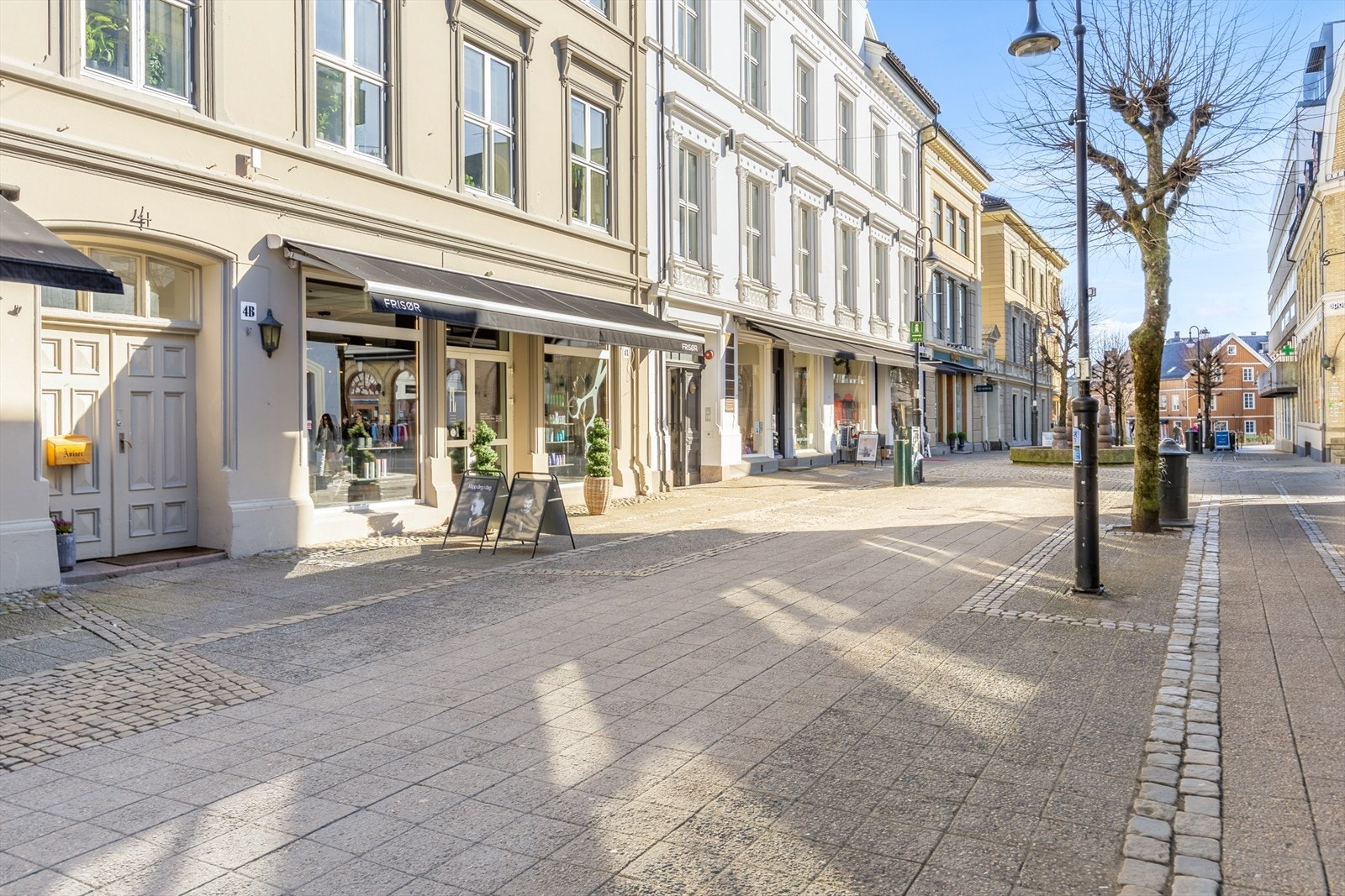 Spennende selveierleilighet beliggende midt i Arendal sentrum i en klassisk bygård midt i gågata Galleribilde