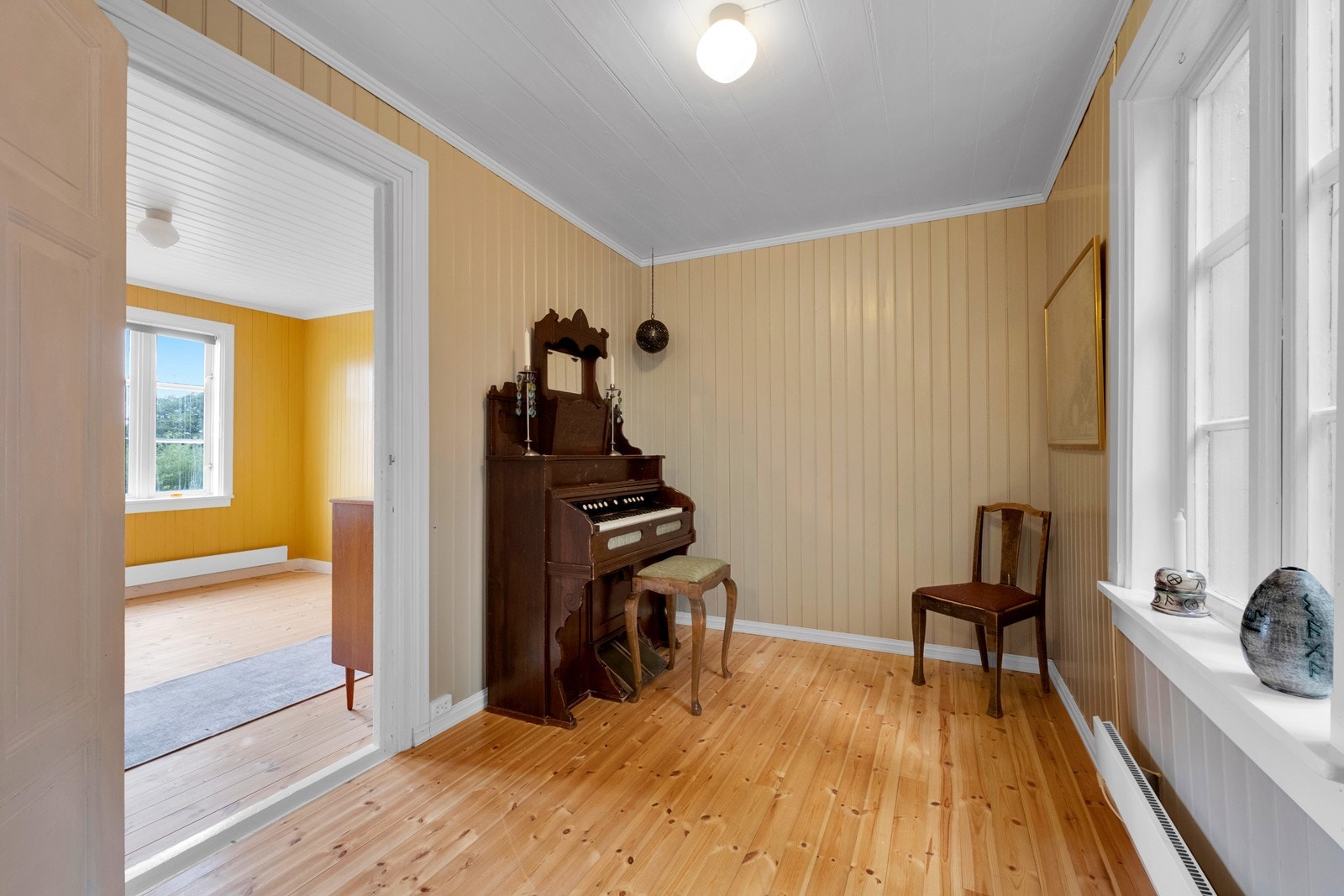 Mellomstue mellom entrè og hovedsoverom i 1. etg. Galleribilde