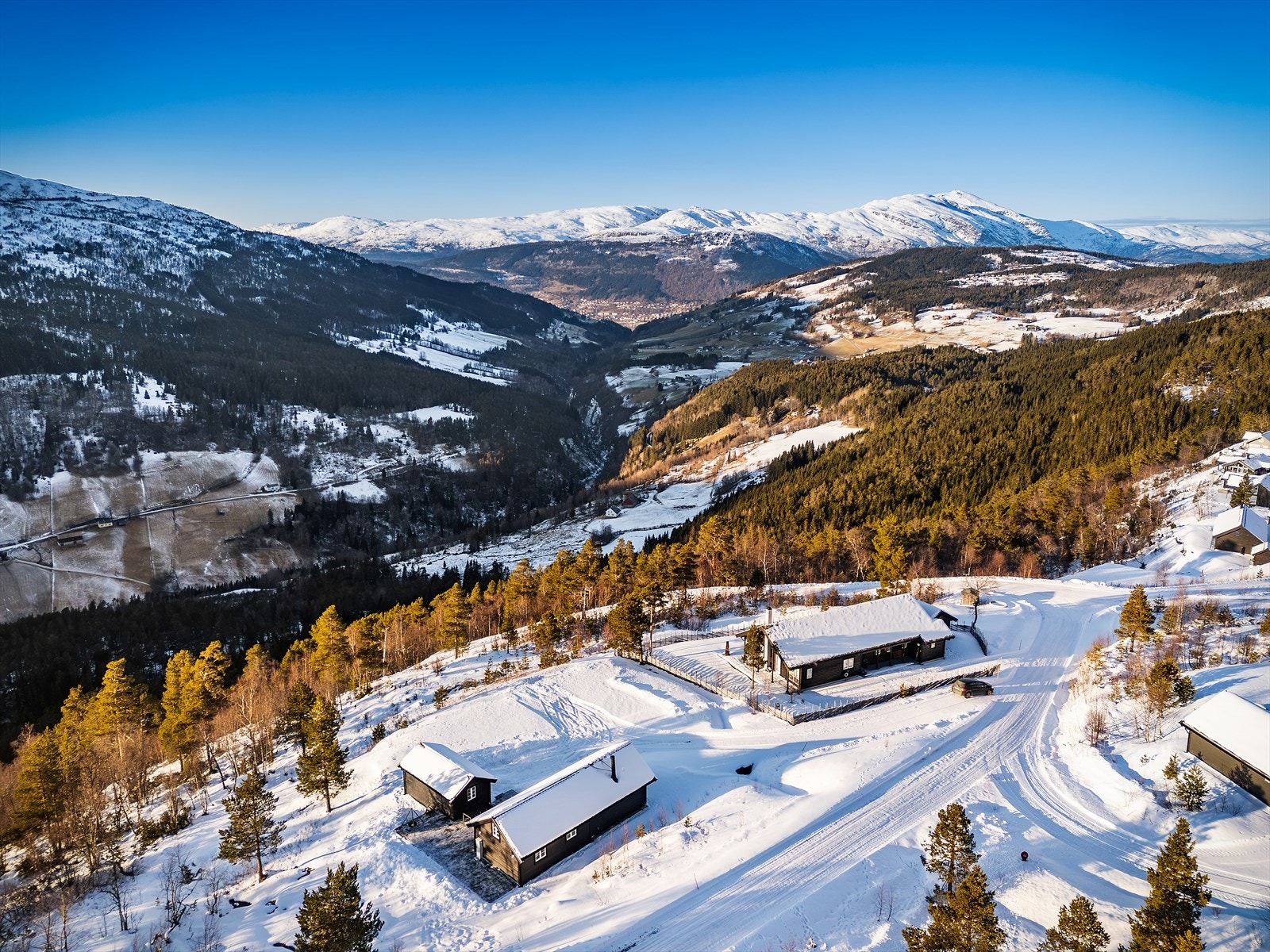 Hytten ligger i et flott og veletablert hyttefelt Galleribilde
