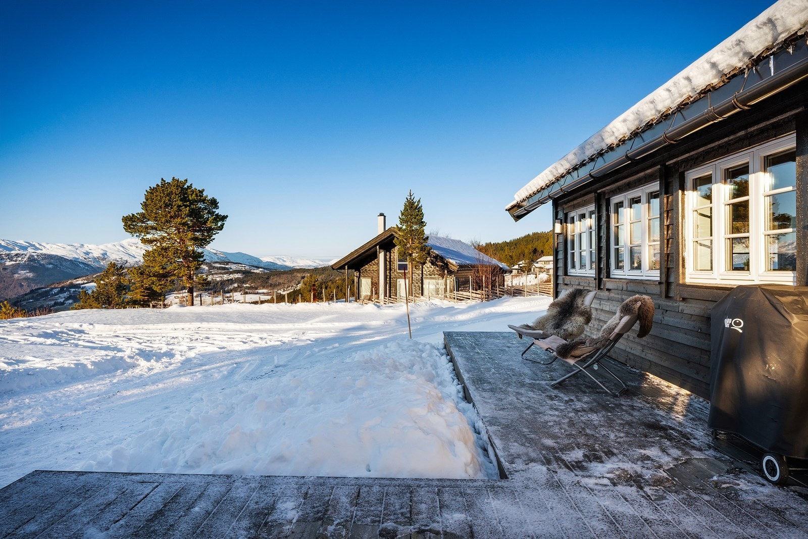 Her kan du sitte å nyte utsikten, en utsikt du aldri blir lei av! Galleribilde