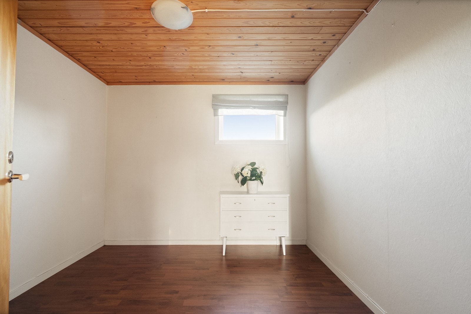 Disponibelt rom 2 i sokkel. (Ikke godkjent som oppholdsrom) Galleribilde