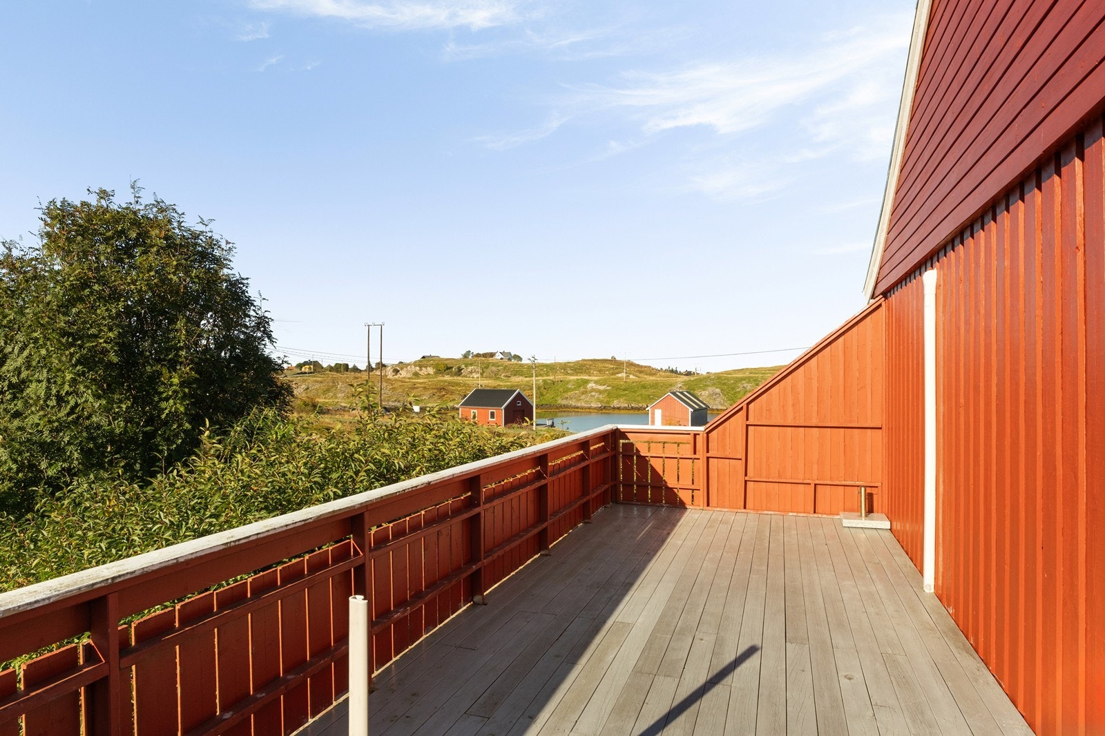 Verandaen strekker seg også rundt huset, mot sør. Galleribilde
