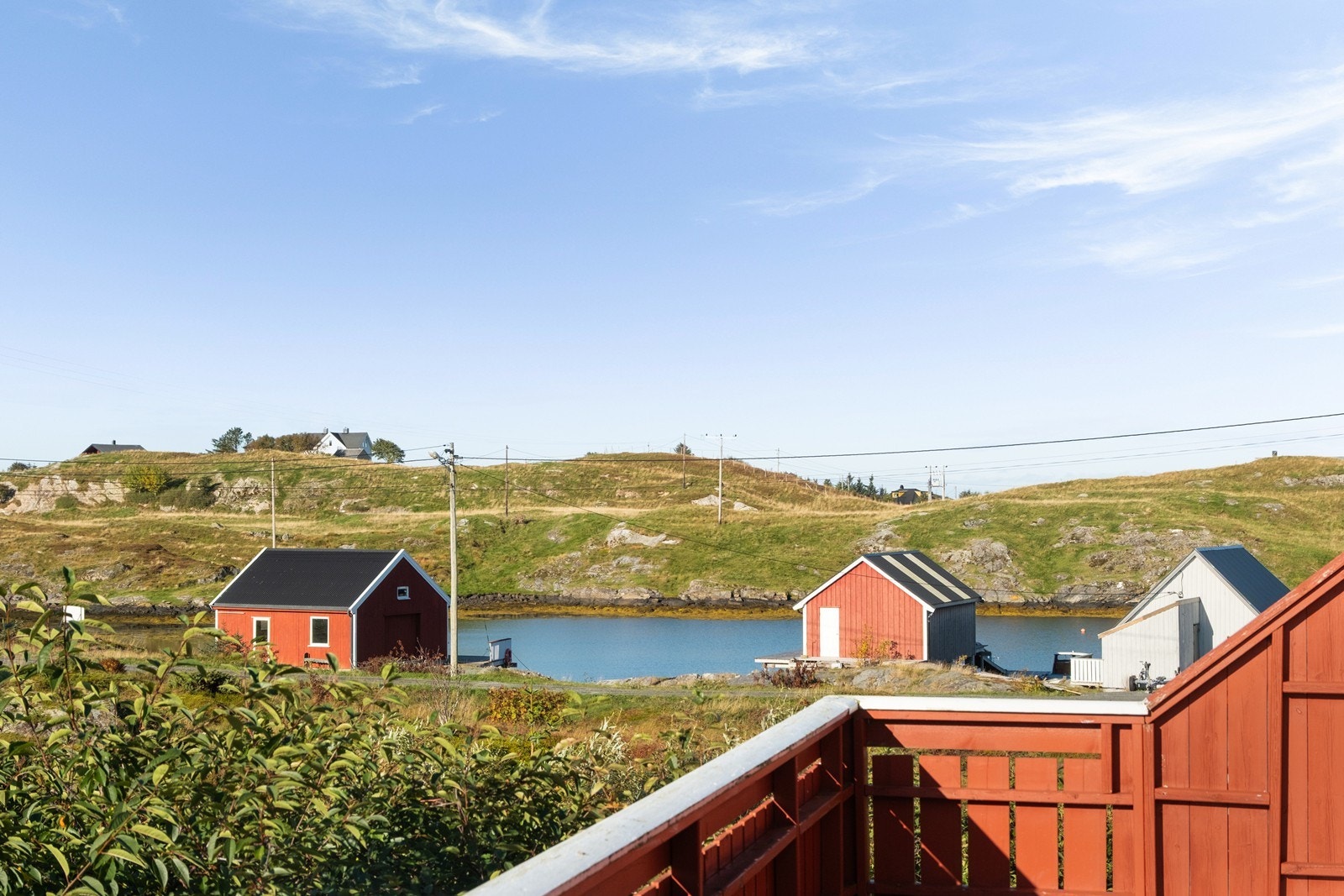 Utsikt fra veranda, mot sørvest. Galleribilde