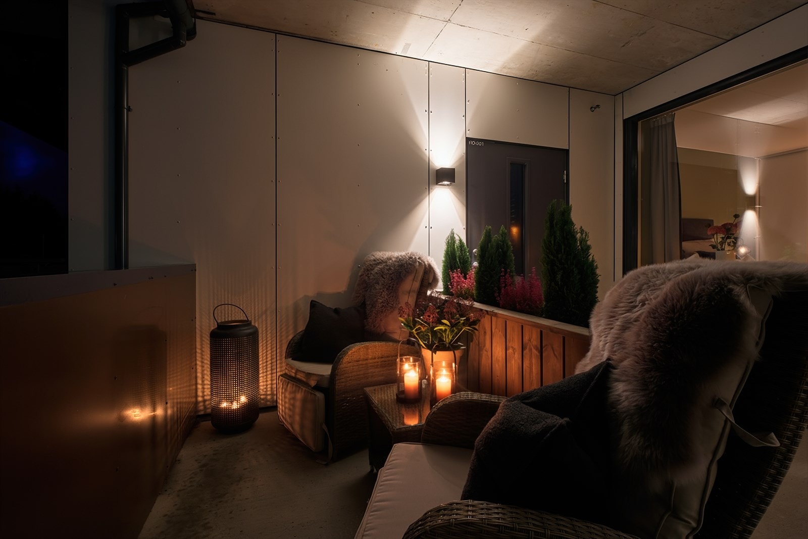 Boligen har to uteplasser, og den andre ligger ved inngangspartiet, mot sørvest. Galleribilde