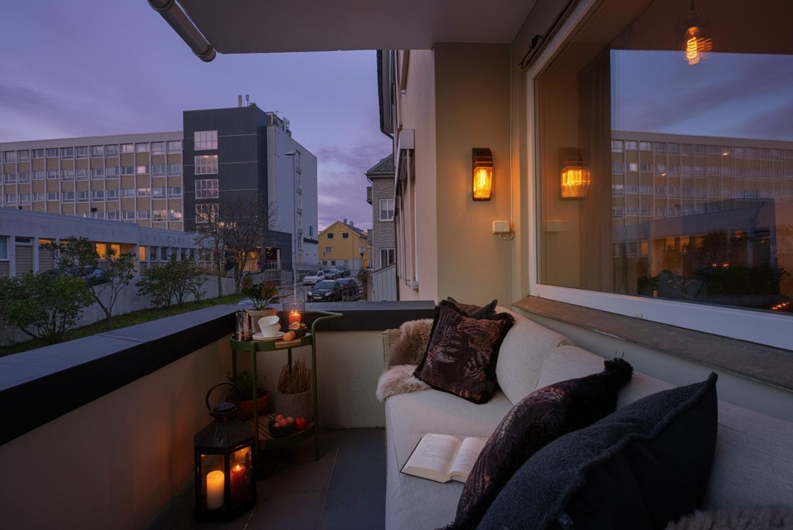 Leilighet i sentrum av Kristiansund, med sørvendt balkong med utsikt mot Barmanhaugen. Galleribilde