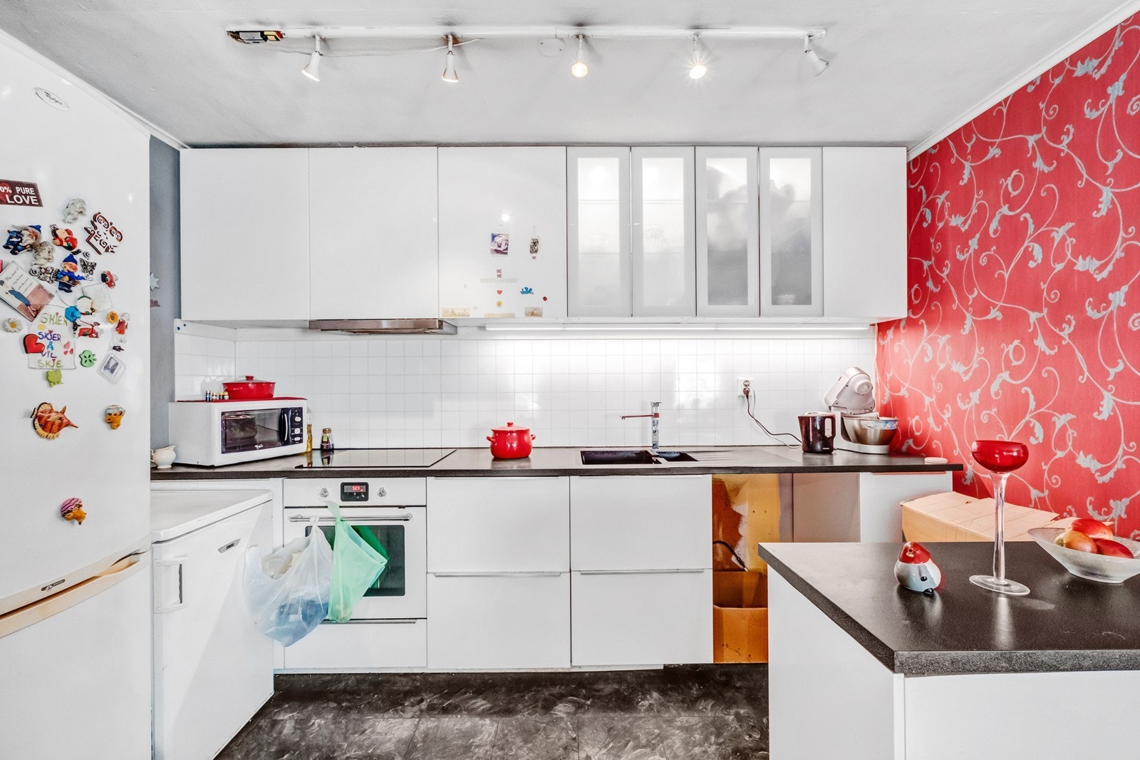 Mekanisk avtrekk sikrer god ventilasjon på kjøkkenet. Galleribilde