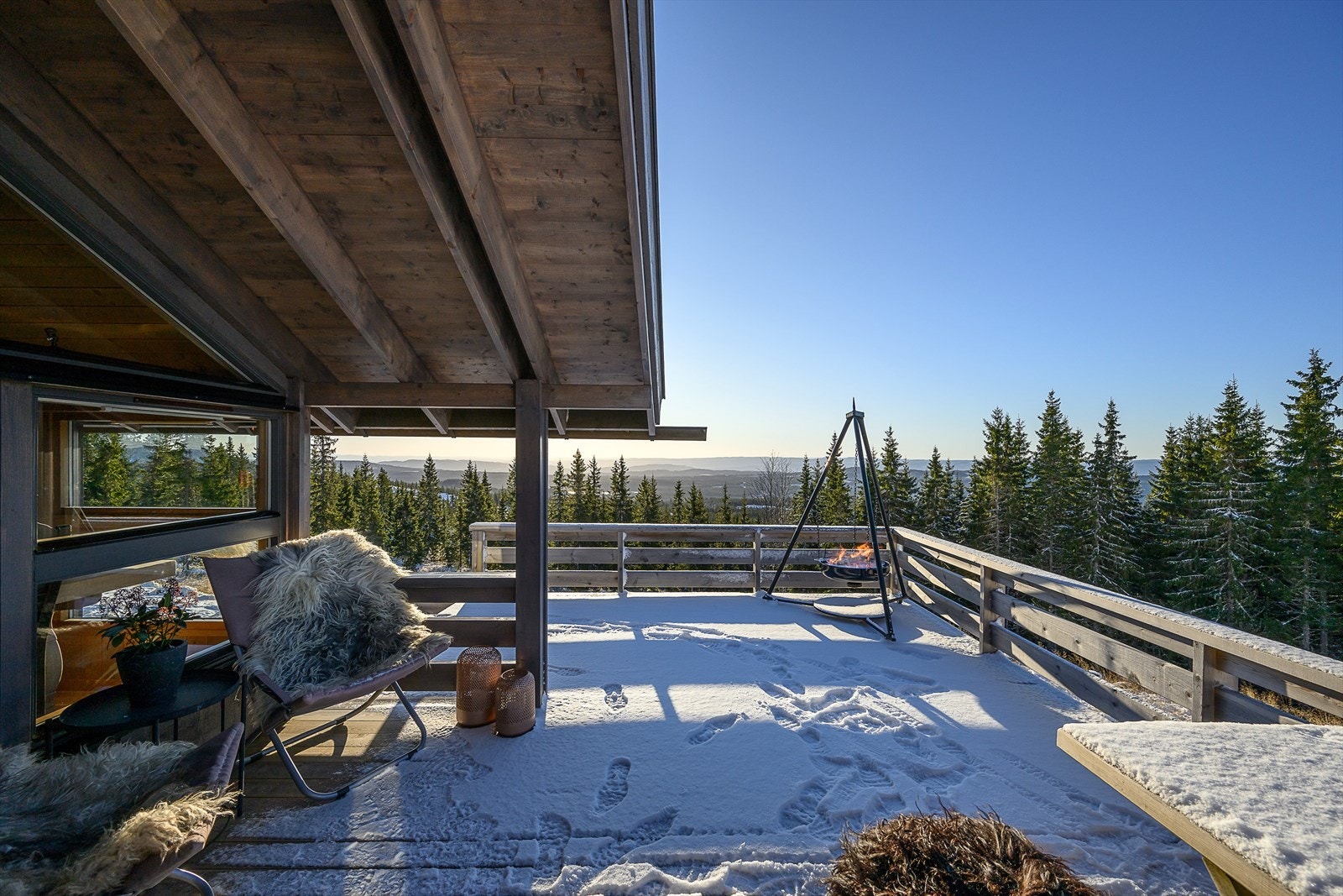 Det ligger vel til rette for å nyte utelivet ved egen eiendom. Perfekt å lande her etter en dag på tur. Galleribilde