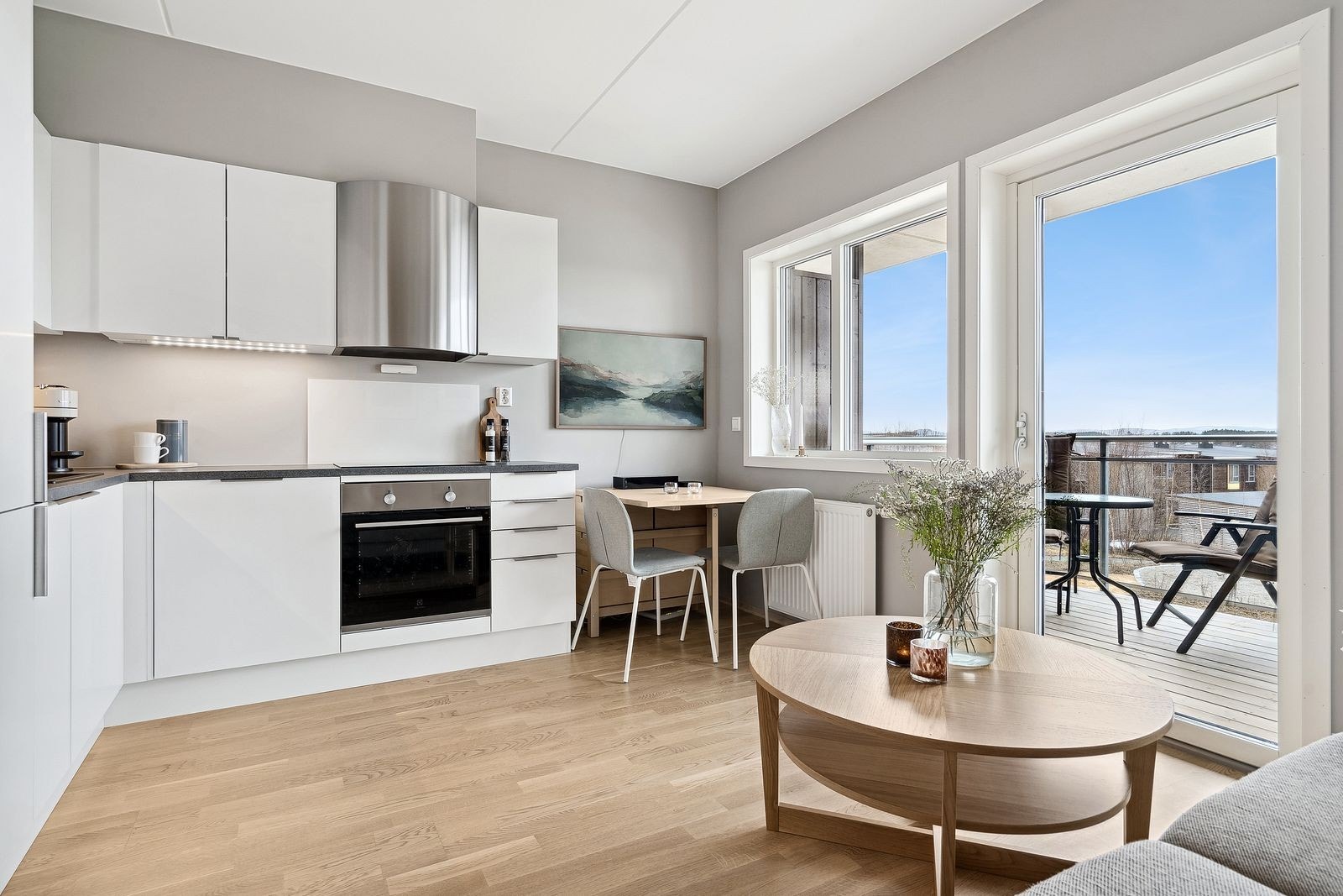 Her får du en lys og innbydende leilighet fra 2022 perfekt for førstegangskjøp, eller som pendlerleilighet. Galleribilde