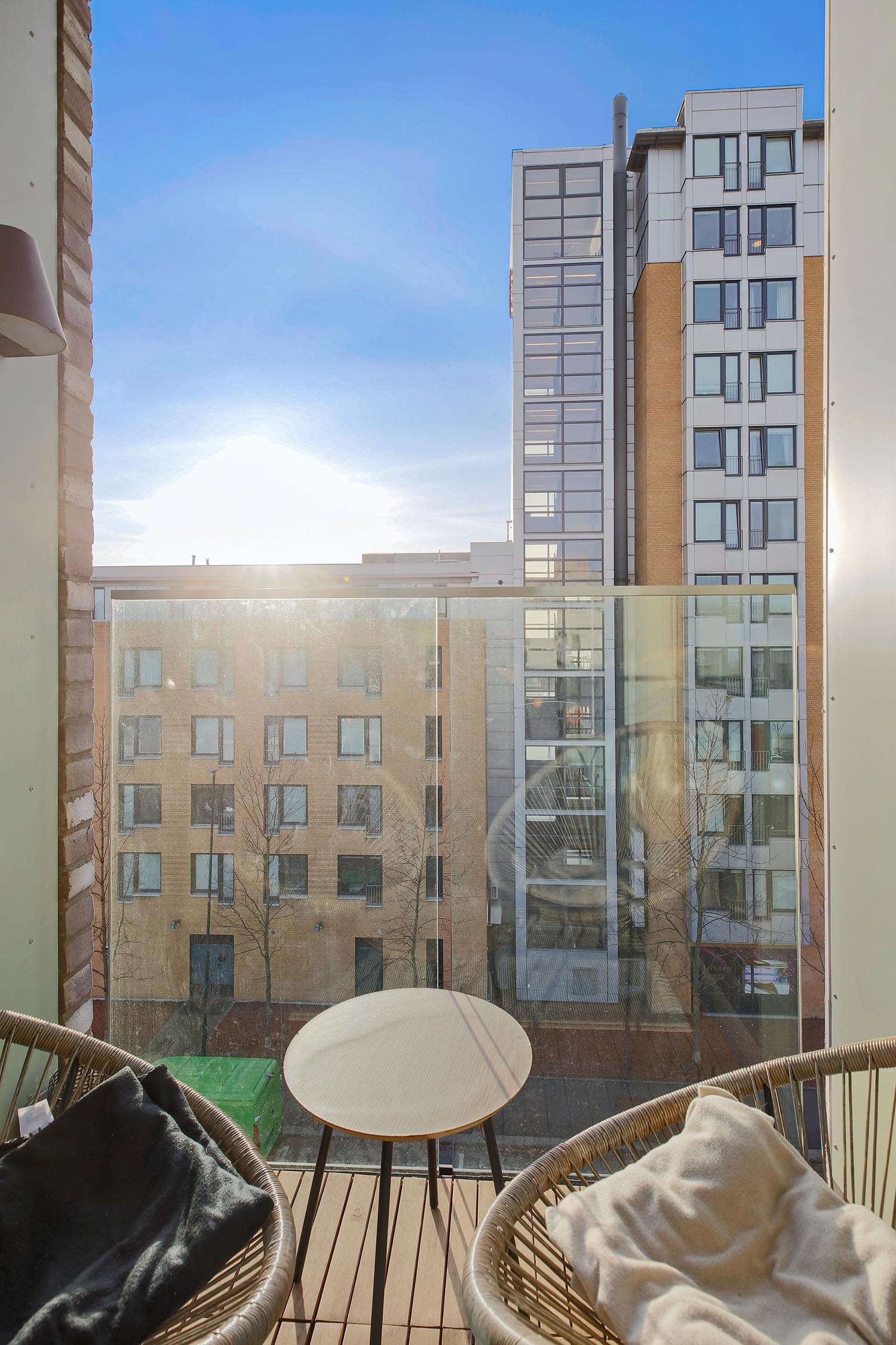 Balkong med plass til utemøbler Galleribilde