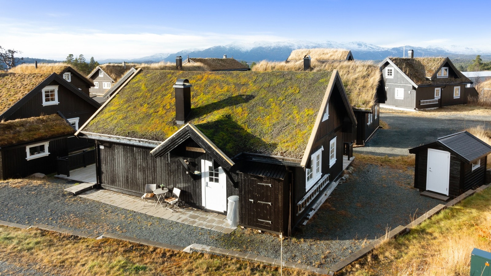 Praktisk utvendig bod og frittstående bod. Perfekt for oppbevaring av sportsutstyr og ved Galleribilde