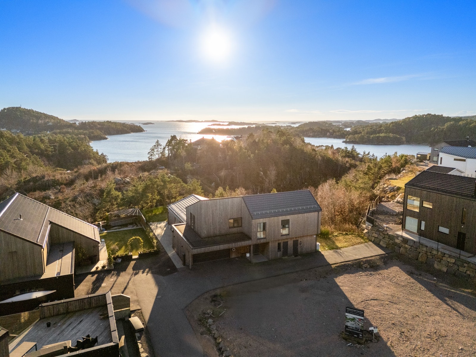 Attraktivt og sjønært område Galleribilde