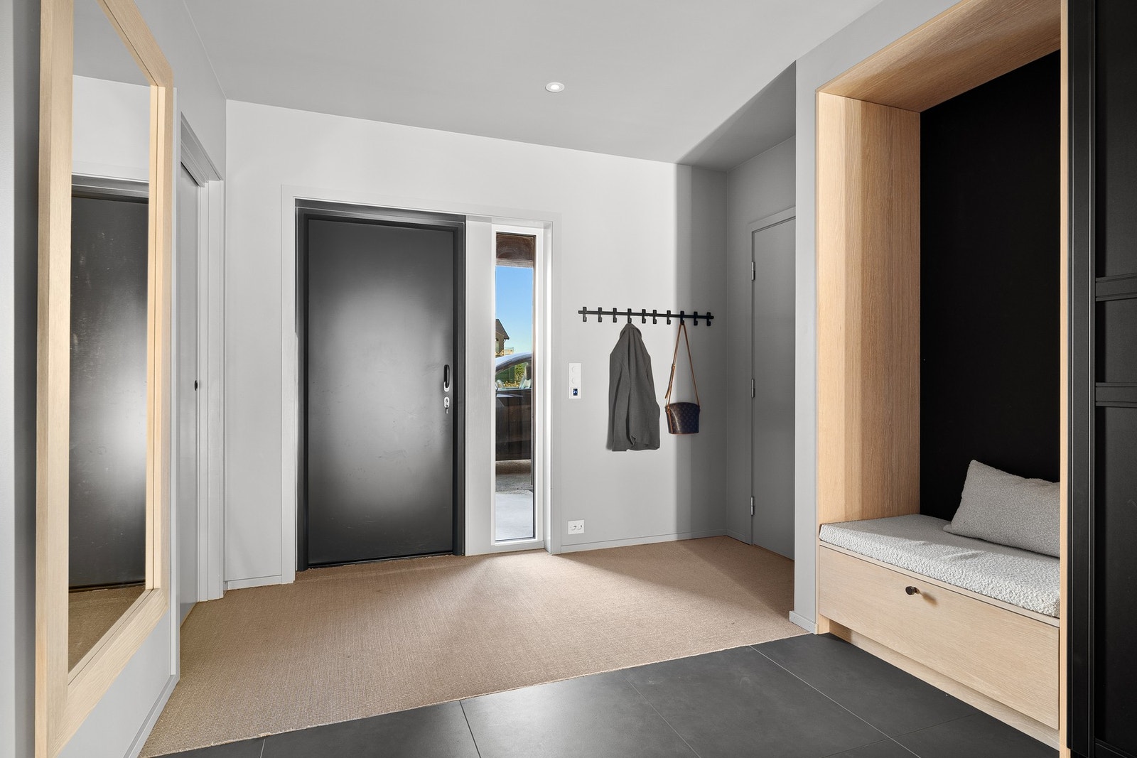 Direkte inngang fra garasjen Galleribilde