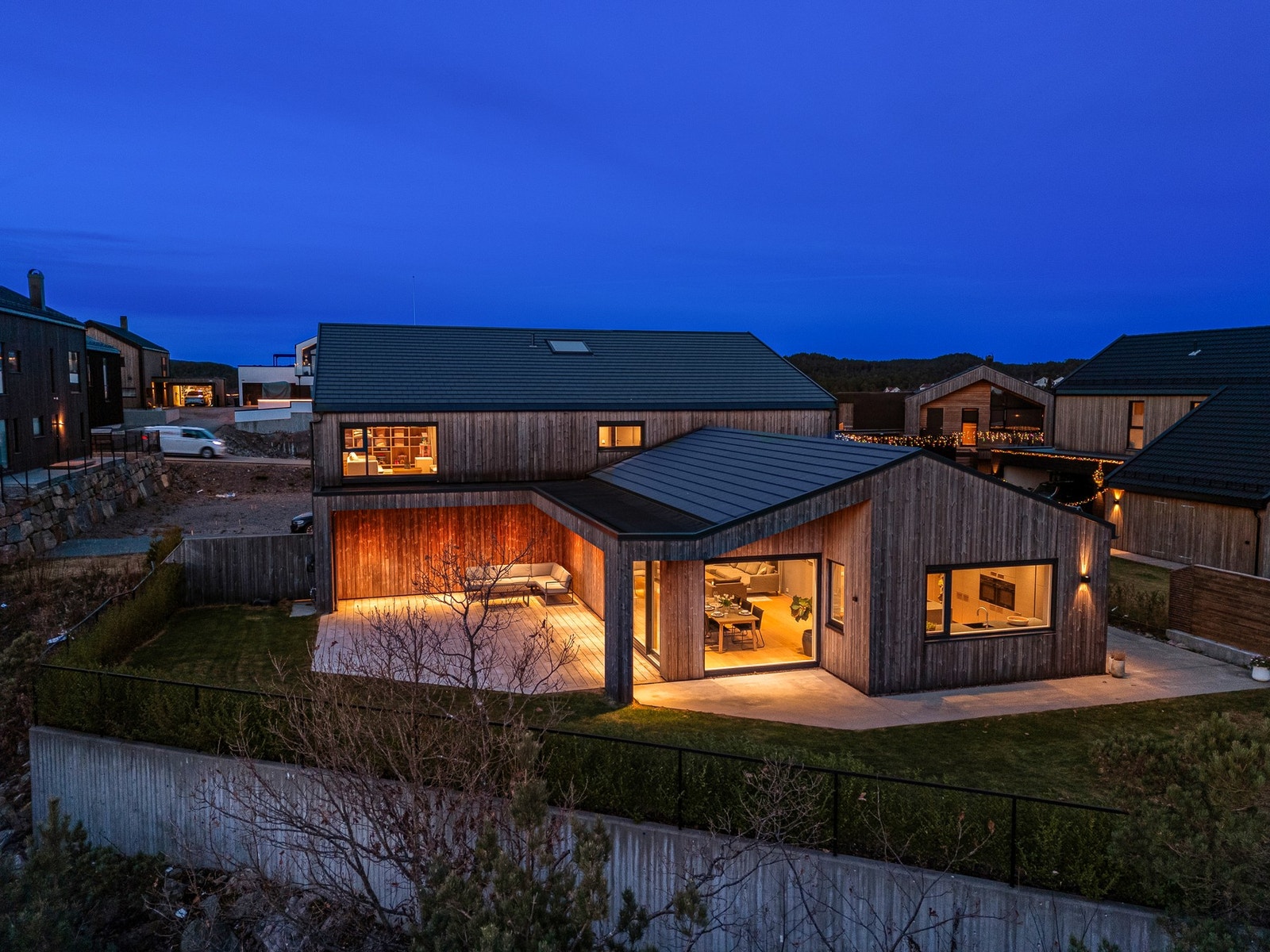 Påkostet arkitekttegnet enebolig fra 2022 Galleribilde