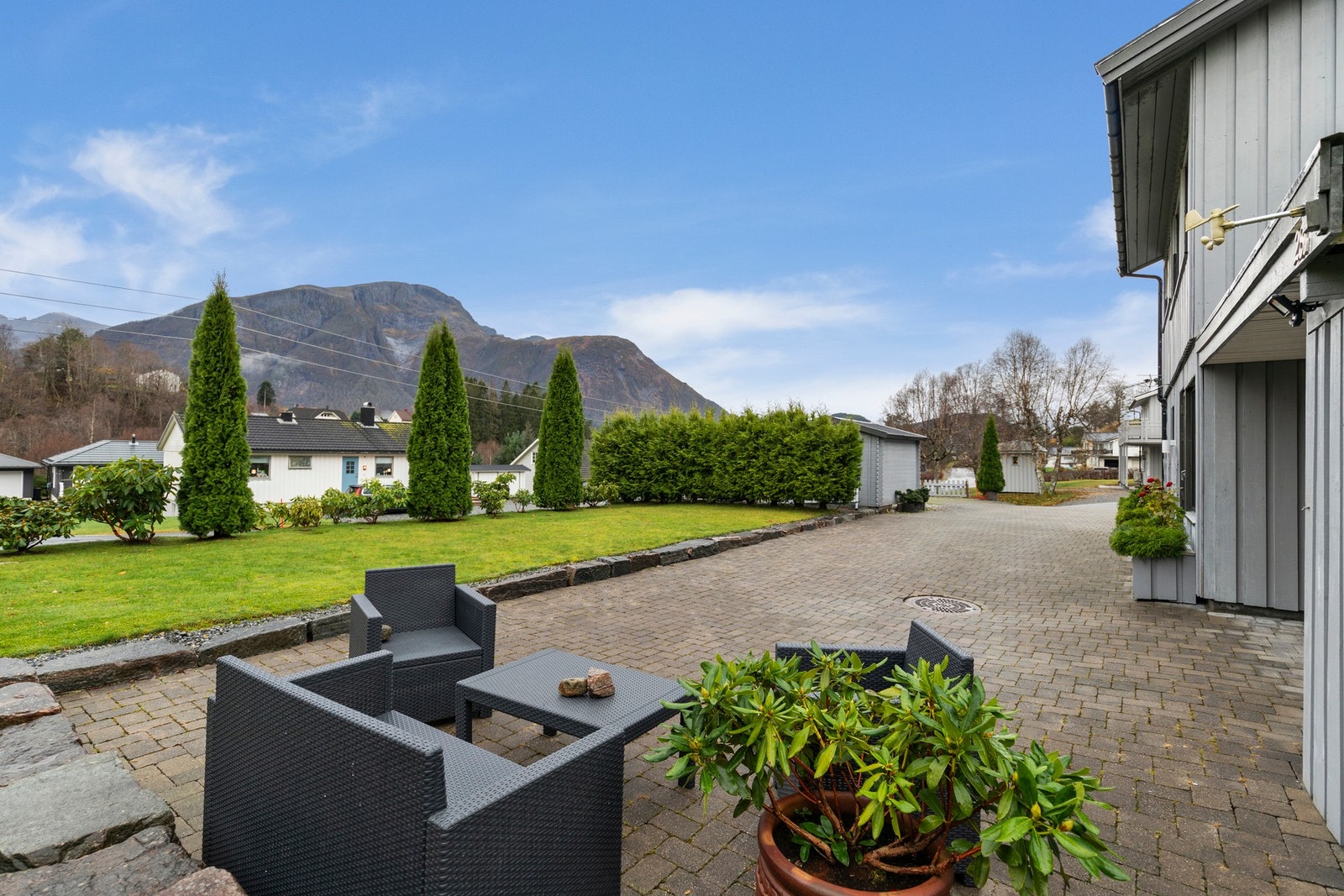 En pen 3-roms selveierleilighet med rolig beliggenhet i Øvre Helledalen. Galleribilde