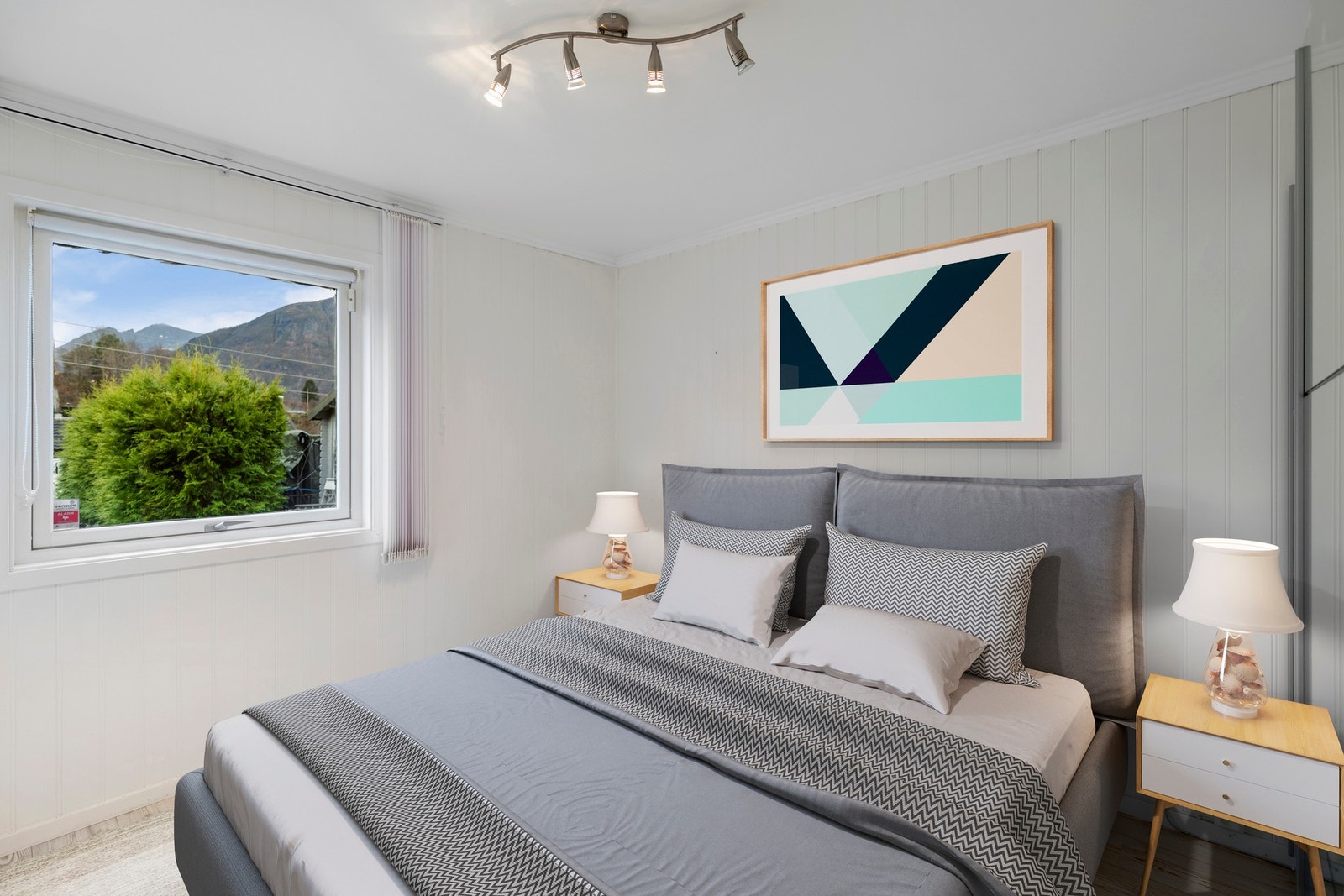 Ett av to soverom. Begge soverommene har medfølgende garderobeskap. (AI-generert interiør). Galleribilde