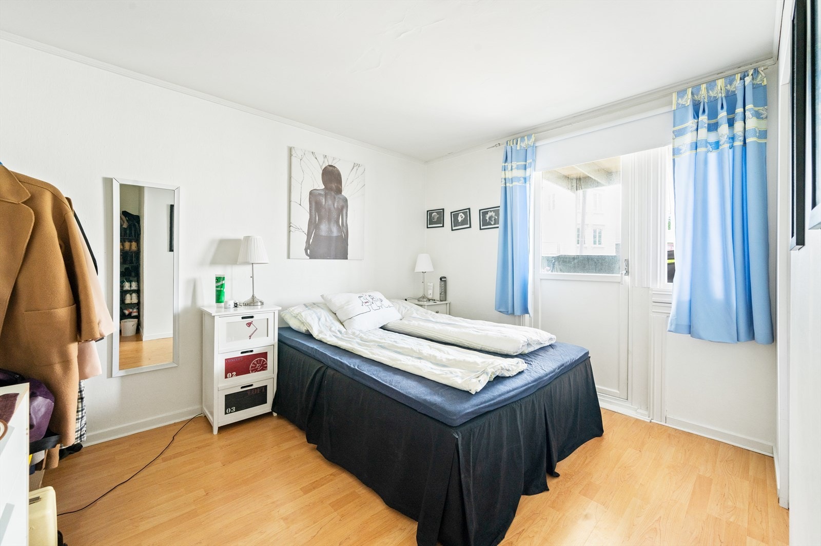 Soverom 1, med utgang til overbygd veranda. Galleribilde