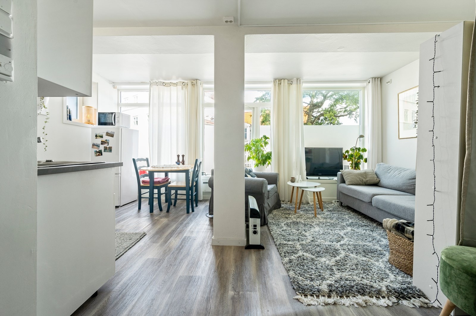 Hybel i kjeller (ikke godkjent som boenhet, godkjent som næringslokale). Galleribilde