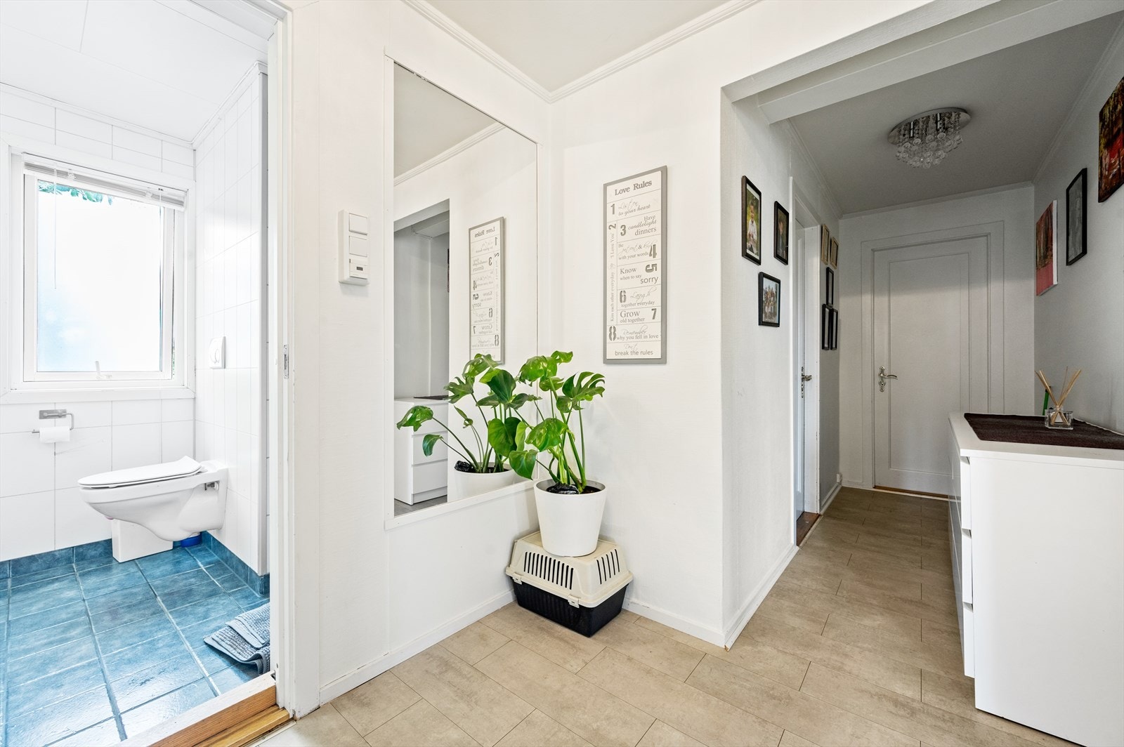 Entré/ gang. Galleribilde