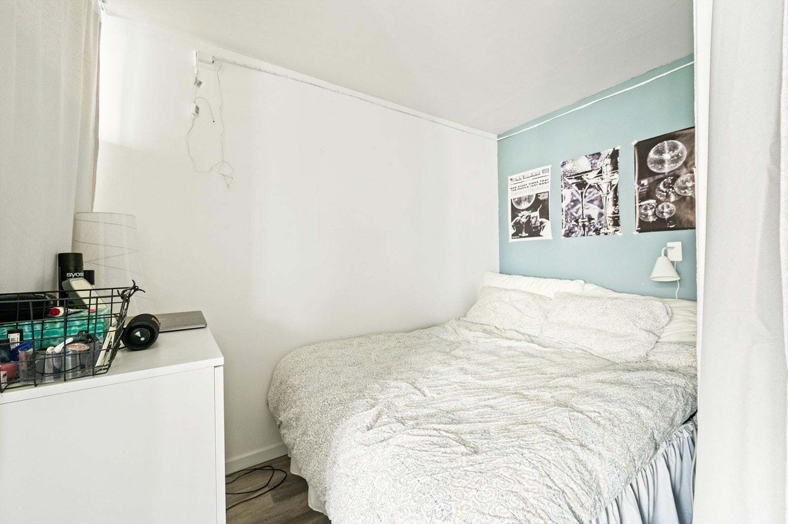 Hybel i kjeller (ikke godkjent som boenhet, godkjent som næringslokale). Galleribilde