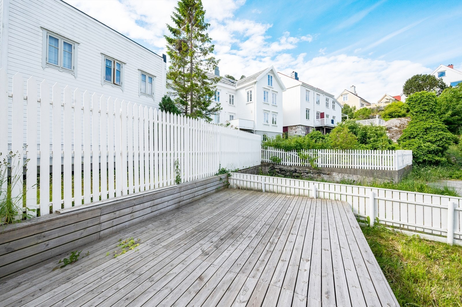 Stor terrasseplatting til felles bruk. Galleribilde