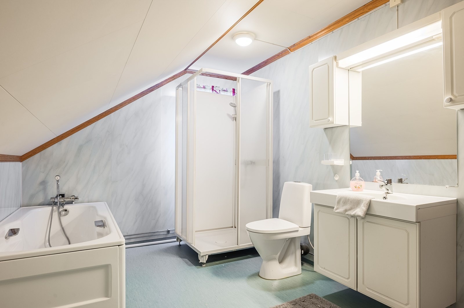 Bad oppe Galleribilde