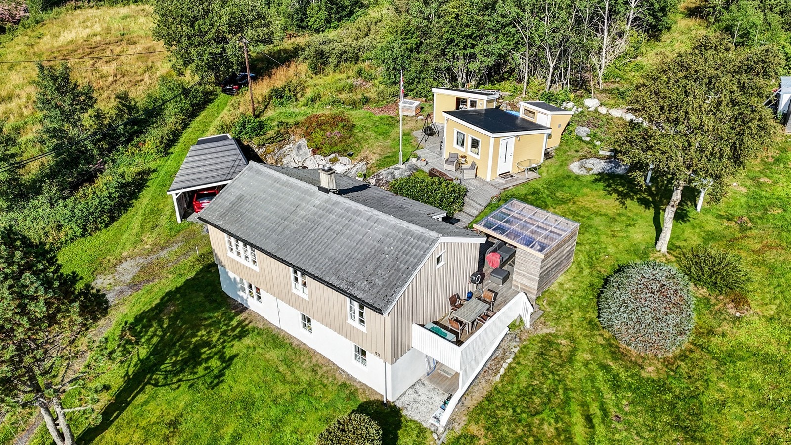 Dronebilde over eiendommen Galleribilde