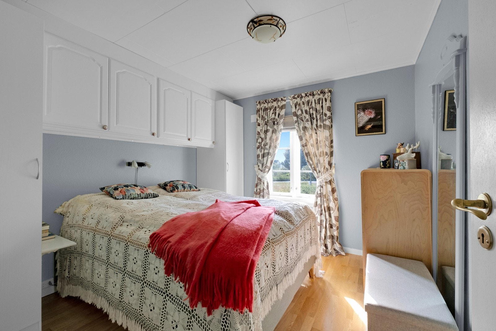 Hovedsoverom med integrerte skap Galleribilde