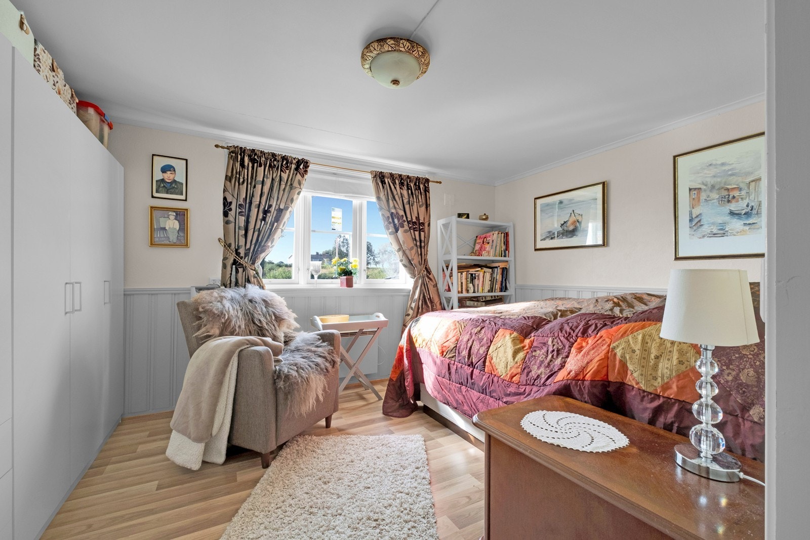 Soverom 2, også med integrerte skap Galleribilde