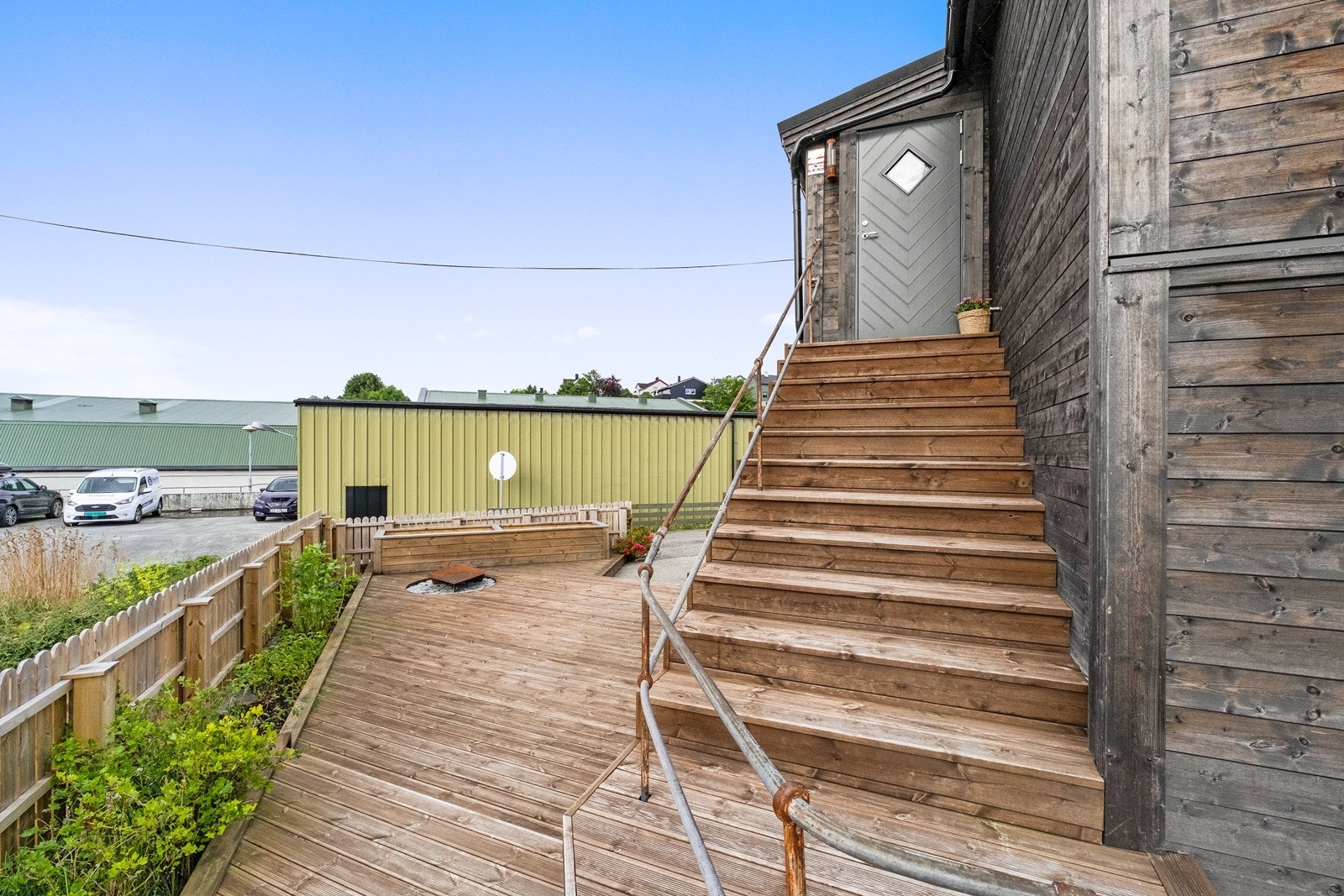 Inngangsparti/ sørøstvendt markterrasse Galleribilde