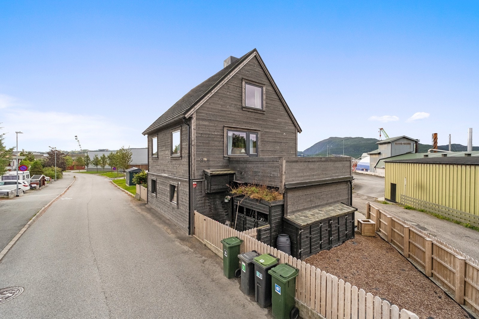 Fasade nordvest, mot Omagata Galleribilde