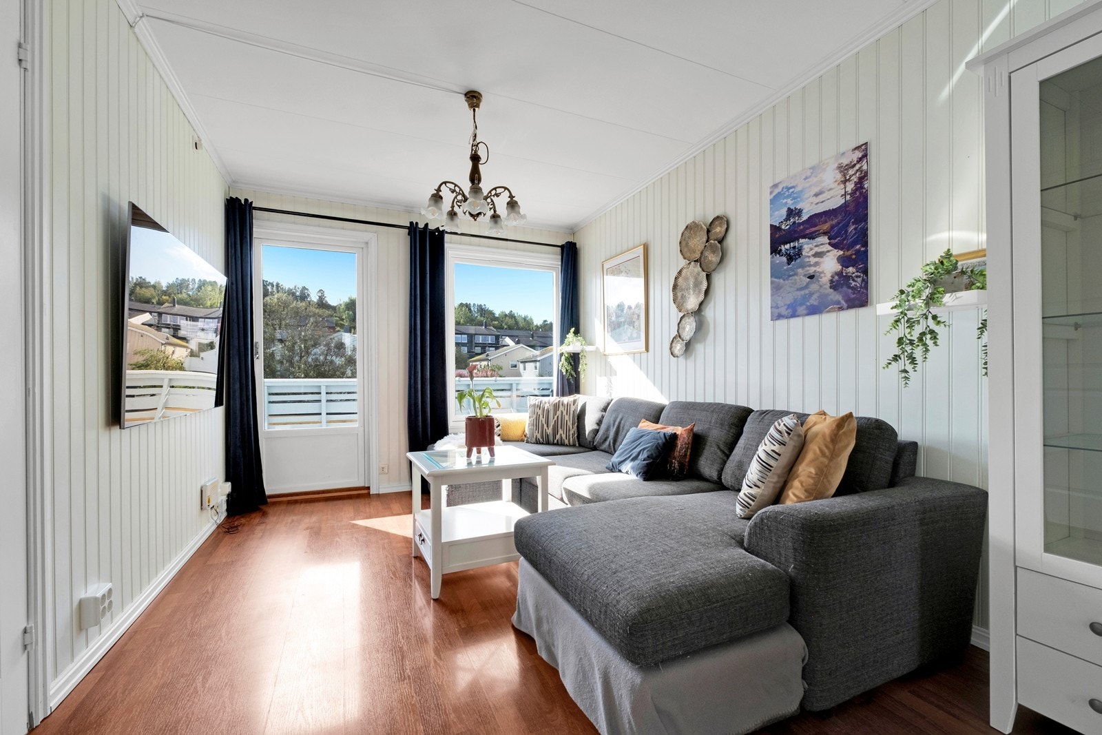 Stue med utgang til sørvendt veranda. Galleribilde